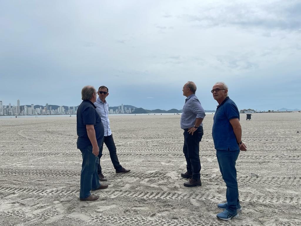 C Cero Lucena Visita Obra De Engorda Da Praia Em Balne Rio Cambori